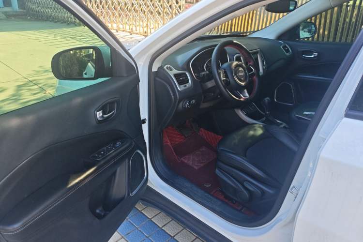 Used Jeep Compass 2020 220T Automatic Leading Edition Driver Seat