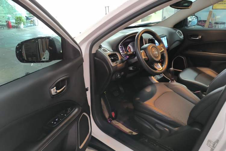 Used Jeep Compass 2020 220T Automatic Leading Edition Driver Seat