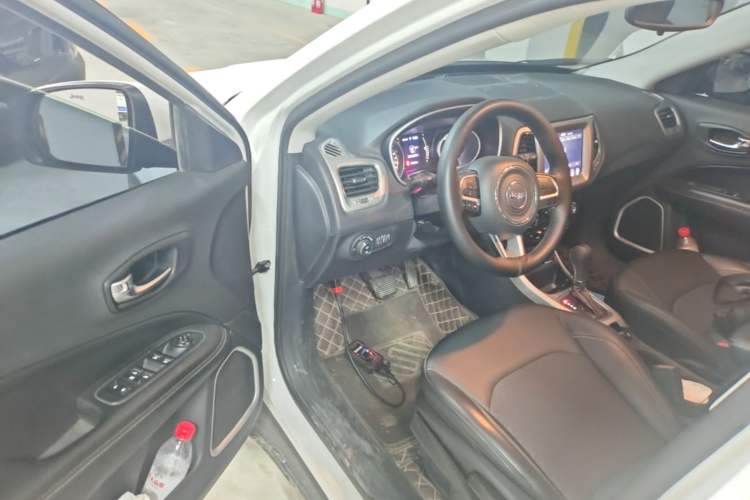 Used Jeep Compass 2020 220T Automatic Leading Edition Driver Seat