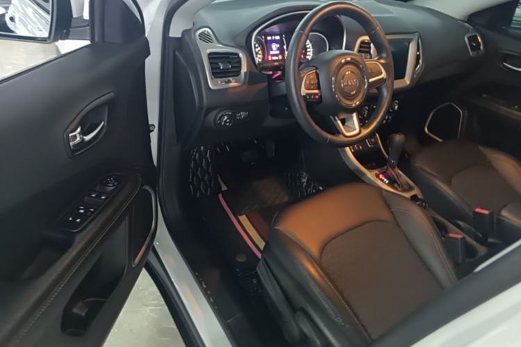 Used Jeep Compass 2020 220T Automatic Leading Edition Driver Seat