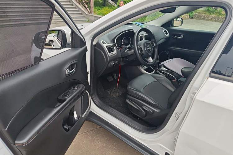 Used Jeep Compass 2020 220T Automatic Leading Edition Driver Seat