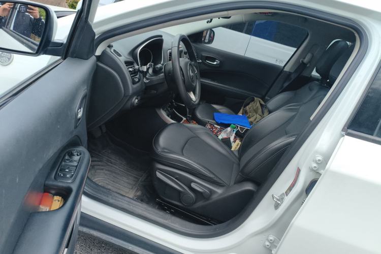 Used Jeep Compass 2020 220T Automatic Leading Edition Driver Seat