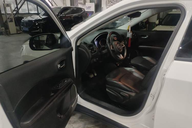 Used Jeep Compass 2020 220T Automatic Elite Edition Driver Seat