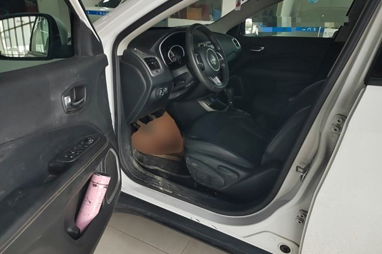 Used Jeep Compass 2020 220T Automatic Leading Edition Driver Seat