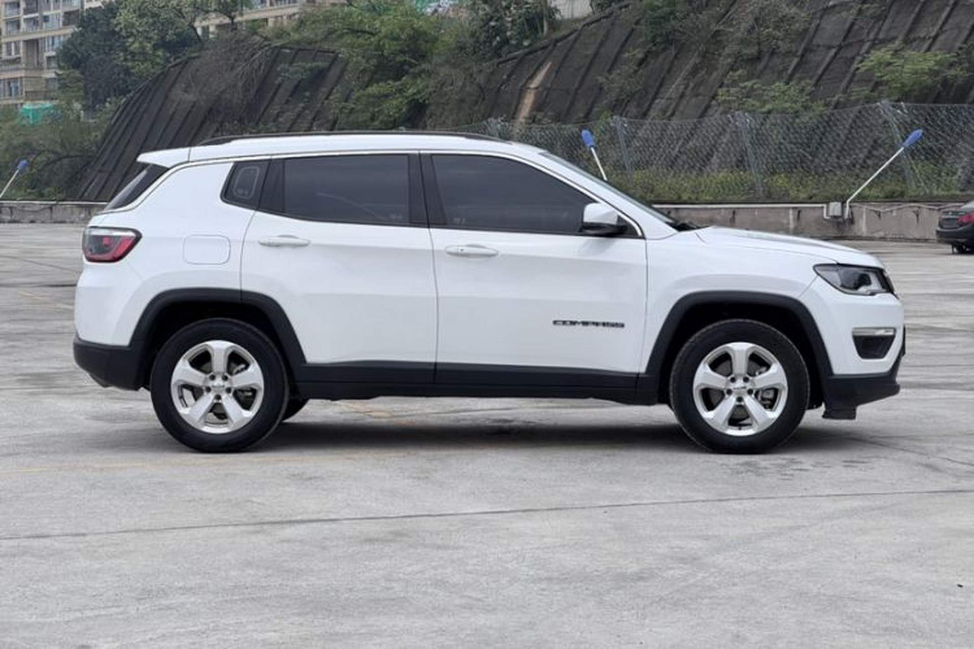 Used Jeep Compass 2020 220T Automatic Leading Edition Exterior 8