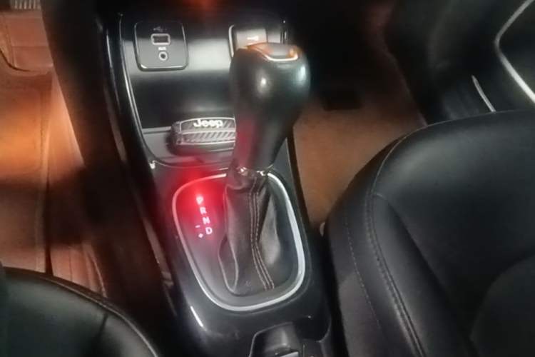 Used Jeep Compass 2020 220T Automatic Elite Edition Gear Lever