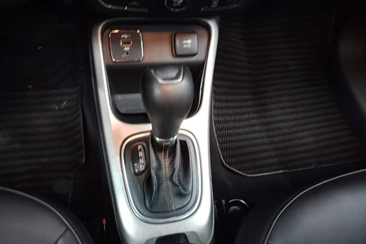 Used Jeep Compass 2020 220T Automatic Leading Edition Gear Lever