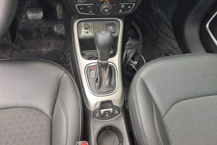 Used Jeep Compass 2020 220T Automatic Leading Edition Gear Lever