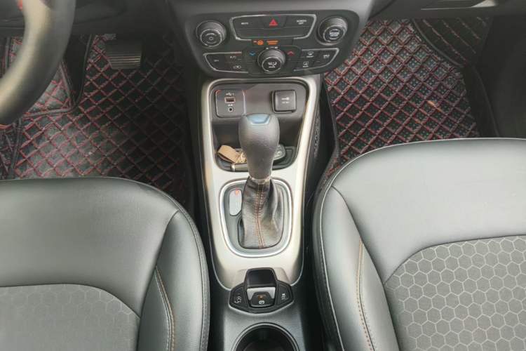 Used Jeep Compass 2020 220T Automatic Leading Edition Gear Lever