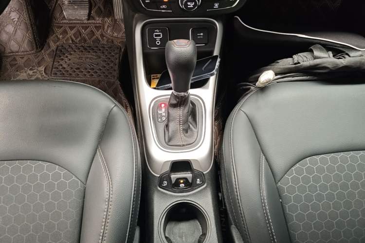 Used Jeep Compass 2020 220T Automatic Leading Edition Gear Lever