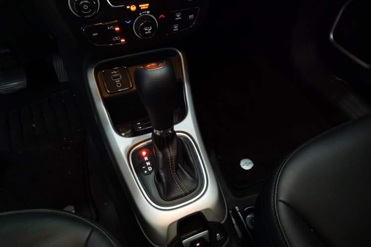 Used Jeep Compass 2020 220T Automatic Leading Edition Gear Lever