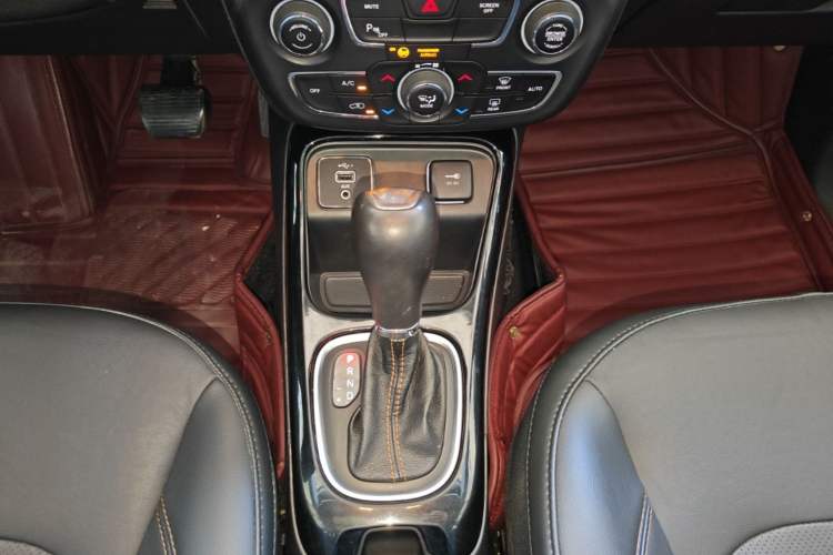 Used Jeep Compass 2020 220T Automatic Elite Edition Gear Lever