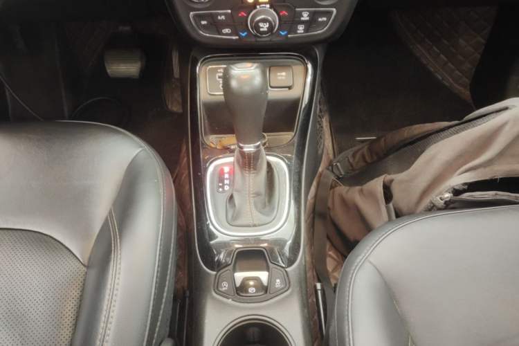 Used Jeep Compass 2020 220T Automatic Elite Edition Gear Lever