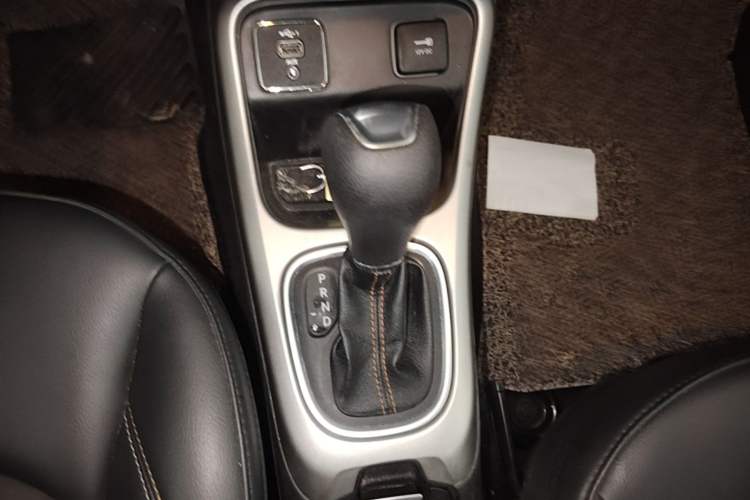 Used Jeep Compass 2020 220T Automatic Leading Edition Gear Lever