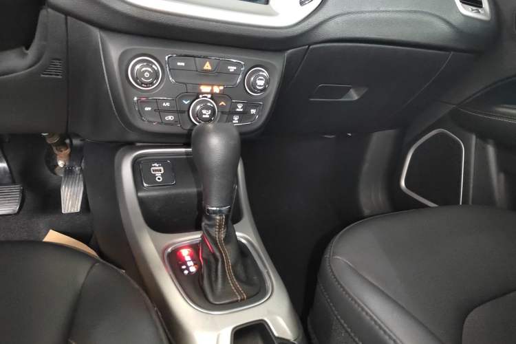 Used Jeep Compass 2020 220T Automatic Leading Edition Gear Lever