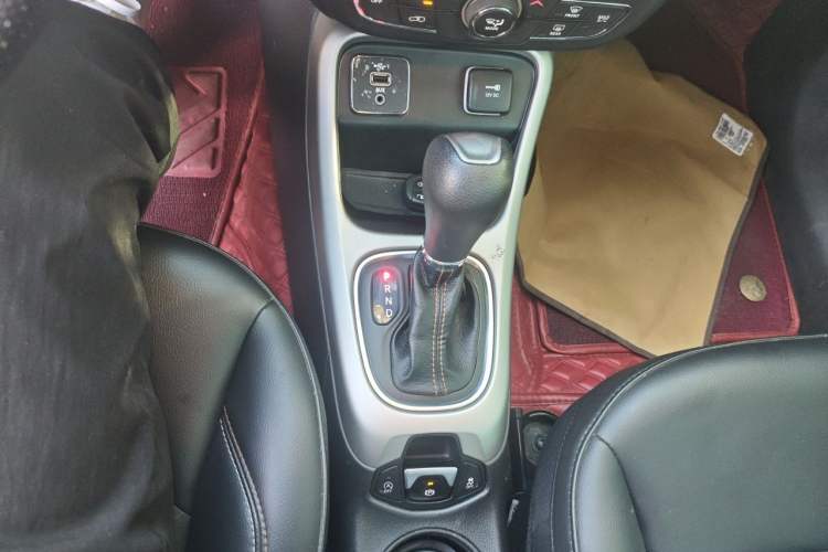 Used Jeep Compass 2020 220T Automatic Leading Edition Gear Lever