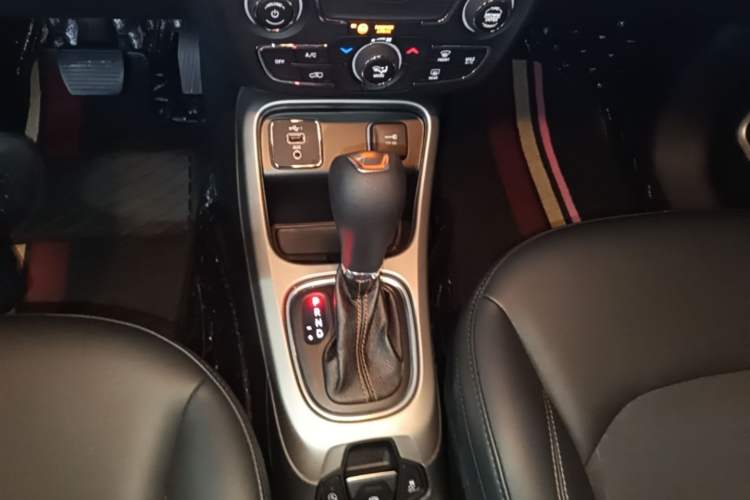Used Jeep Compass 2020 220T Automatic Leading Edition Gear Lever