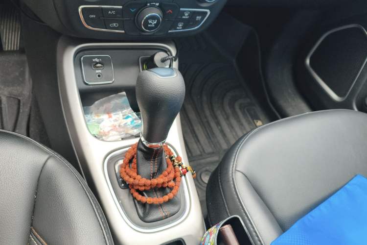 Used Jeep Compass 2020 220T Automatic Leading Edition Gear Lever