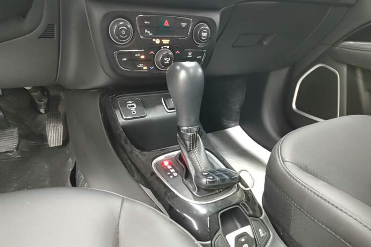 Used Jeep Compass 2020 220T Automatic Elite Edition Gear Lever