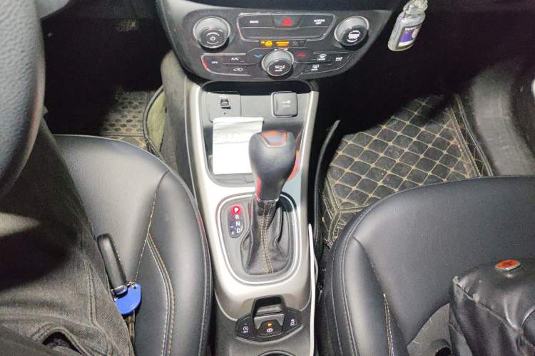 Used Jeep Compass 2020 220T Automatic Leading Edition Gear Lever