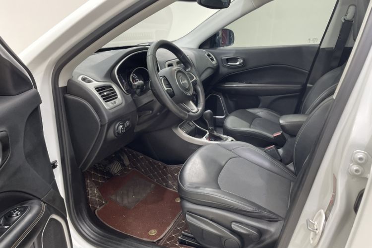 Used Jeep Compass 2020 220T Automatic Leading Edition Interior 1