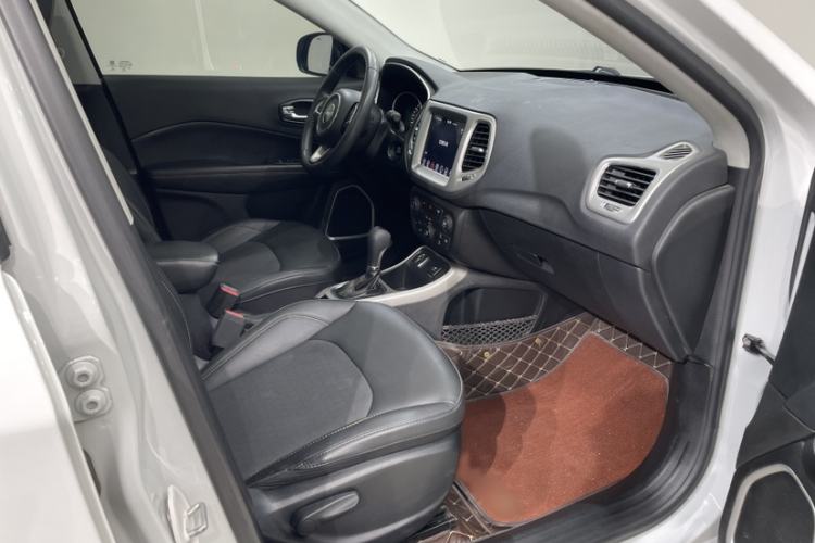 Used Jeep Compass 2020 220T Automatic Leading Edition Interior 10