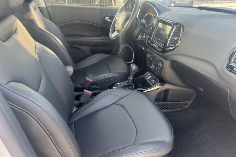 Used Jeep Compass 2020 220T Automatic Elite Edition Interior 10
