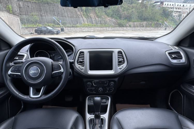 Used Jeep Compass 2020 220T Automatic Leading Edition Interior 11