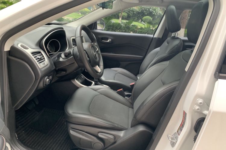 Used Jeep Compass 2020 220T Automatic Leading Edition Interior 2