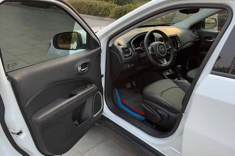 Used Jeep Compass 2020 220T Automatic Elite Edition Interior 2
