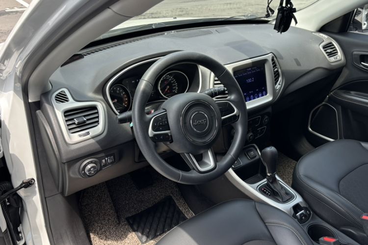 Used Jeep Compass 2020 220T Automatic Leading Edition Interior 2