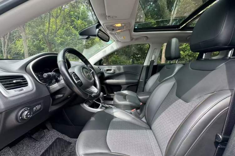 Used Jeep Compass 2020 220T Automatic Leading Edition Interior 2