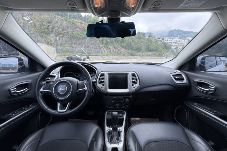 Used Jeep Compass 2020 220T Automatic Leading Edition Interior 2