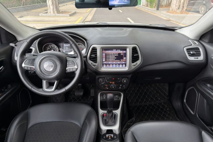 Used Jeep Compass 2020 220T Automatic Leading Edition Interior 2