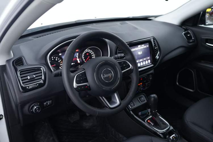 Used Jeep Compass 2020 220T Automatic Elite Edition Interior 3