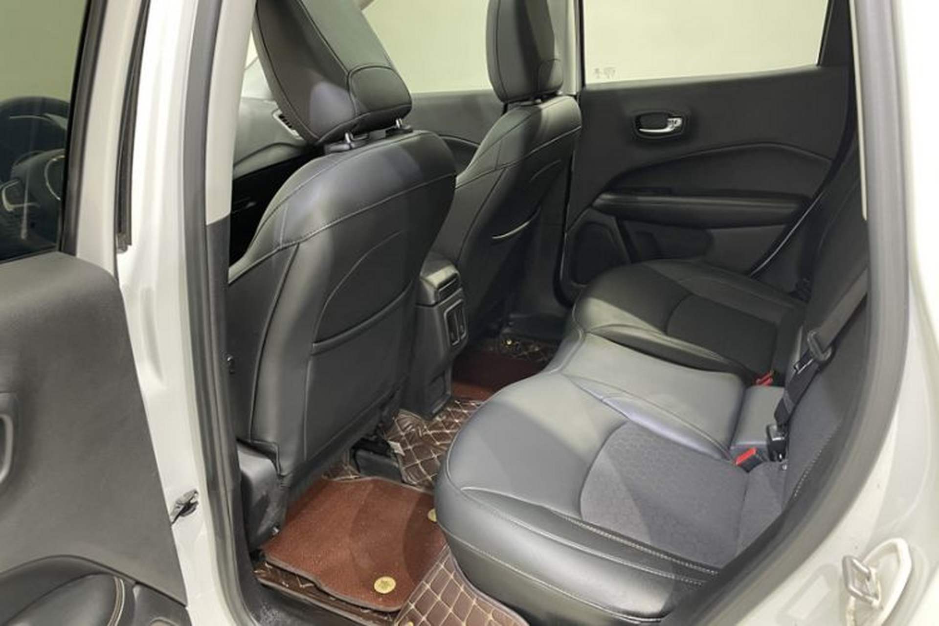 Used Jeep Compass 2020 220T Automatic Leading Edition Interior 3