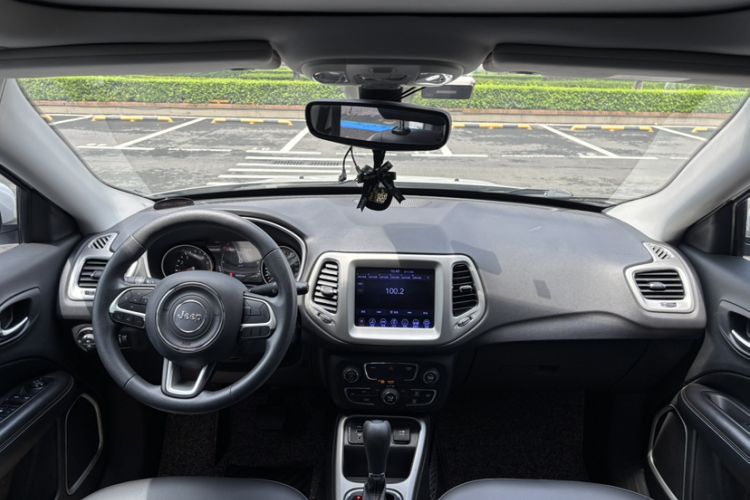 Used Jeep Compass 2020 220T Automatic Leading Edition Interior 3