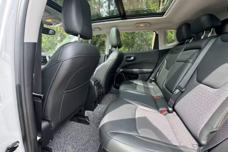 Used Jeep Compass 2020 220T Automatic Leading Edition Interior 3