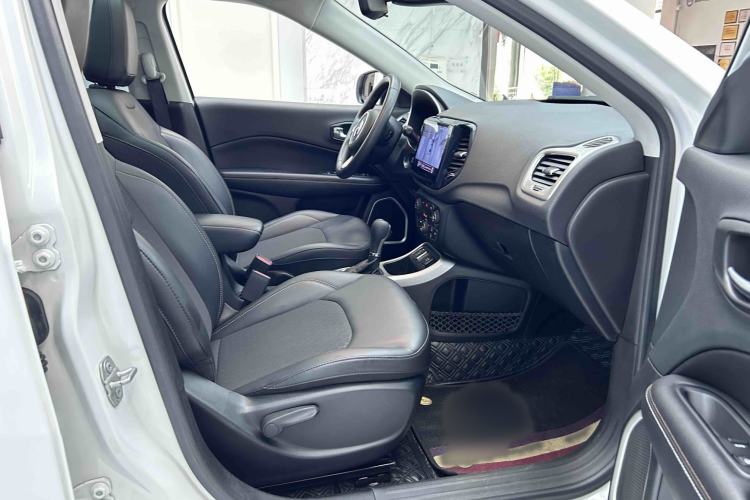 Used Jeep Compass 2020 220T Automatic Leading Edition Interior 3