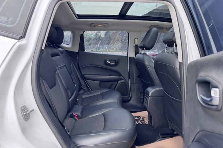 Used Jeep Compass 2020 220T Automatic Leading Edition Interior 3