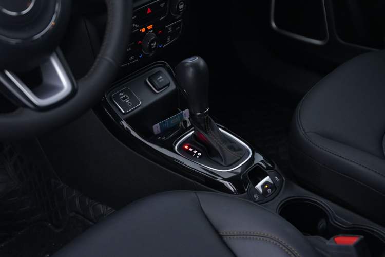 Used Jeep Compass 2020 220T Automatic Elite Edition Interior 3