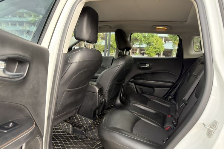 Used Jeep Compass 2020 220T Automatic Leading Edition Interior 3
