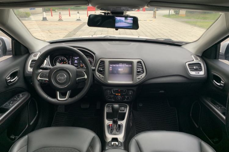 Used Jeep Compass 2020 220T Automatic Leading Edition Interior 4