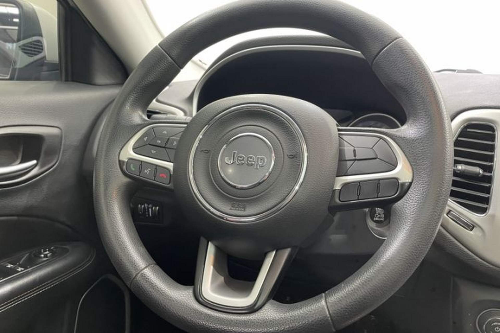Used Jeep Compass 2020 220T Automatic Leading Edition Interior 4