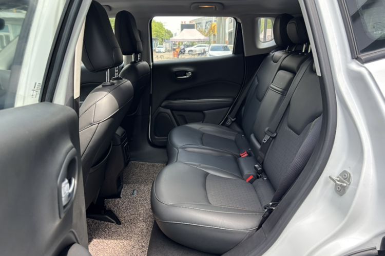Used Jeep Compass 2020 220T Automatic Leading Edition Interior 4
