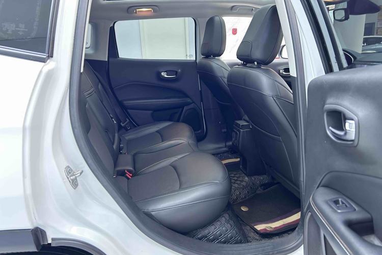 Used Jeep Compass 2020 220T Automatic Leading Edition Interior 4