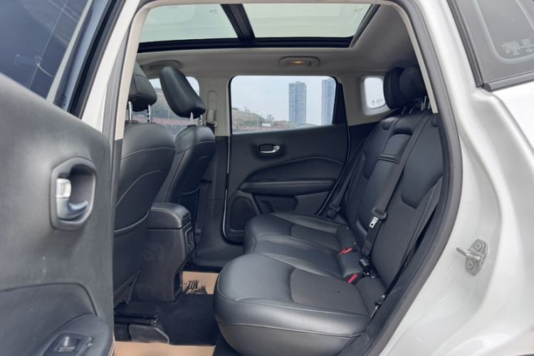 Used Jeep Compass 2020 220T Automatic Leading Edition Interior 4