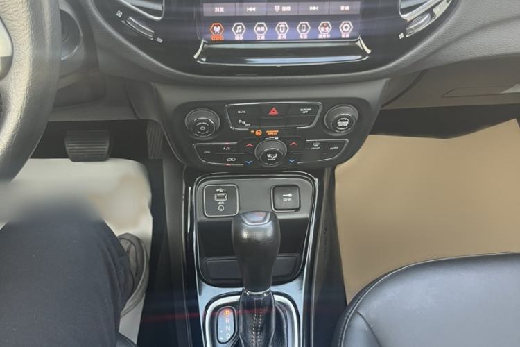 Used Jeep Compass 2020 220T Automatic Elite Edition Interior 4