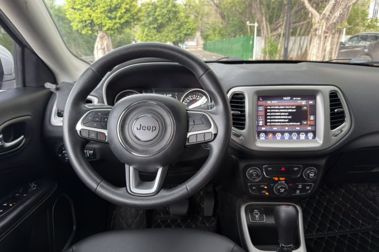 Used Jeep Compass 2020 220T Automatic Leading Edition Interior 4