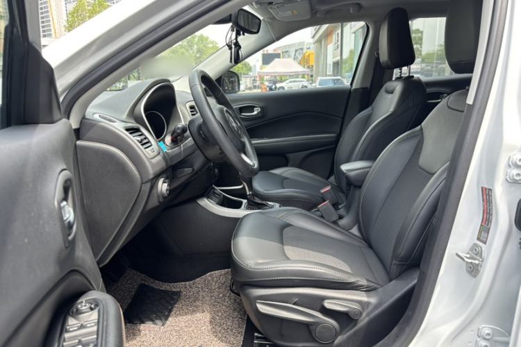 Used Jeep Compass 2020 220T Automatic Leading Edition Interior 5